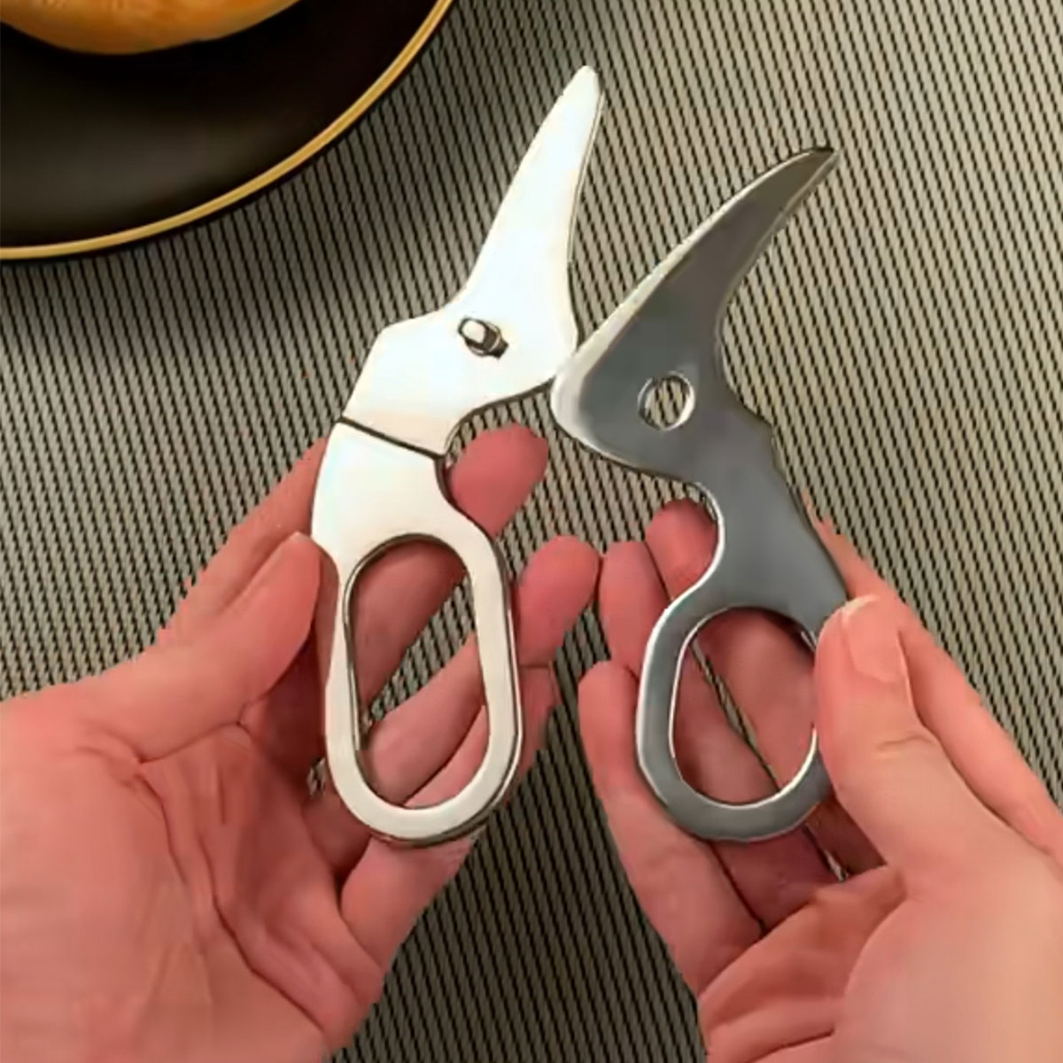 Baby Food Scissors - กรรไกรตัดอาหารเด็กเพื่อความปลอดภัย - สแตนเลสเกรดอาหาร จับง่าย พกพาสะดวก ล้างทำความสะอาดได้